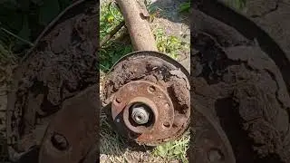 Снял барабаны с задней балки ваз 2109, сильная корозия (((