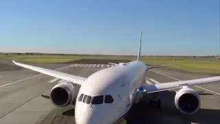 Взлёт пассажирского самолёта Boeing