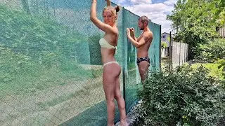 Покрасили все столбики. Забетонировали вход. Повесили сетку почти на весь забор
