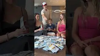 Все мечтают быть знаменитыми футболистами.
