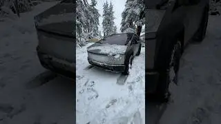 Cool Tesla Cybertruck feature for winter driving! 🤯