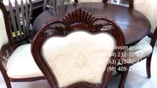 Деревянный стол и стулья для гостиной