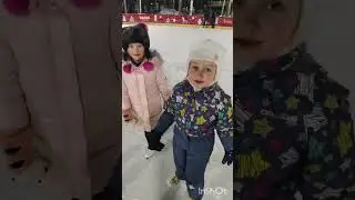 Вечер пятницы. Каток. Хорошее настроение. Прекрасный вечер.