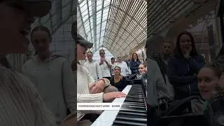 Une classe chante du Diams avec moi en gare ! #piano #streetpiano #diams #vitaa #school #pourtoi