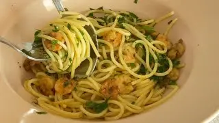 Spaghetti with shrimp in pesto sauce😋 Simple and delicious 🤤