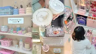 vlog 🥤 work days, new room aesthetic, iced coffee obsession, organizing my room, decluttering