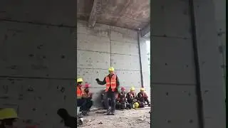 Строитель танцует лучше профессионала