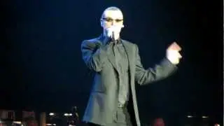George Michael is grateful in Rotterdam 21-10-2011