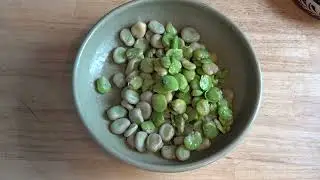 Mexican fava/baby broad bean salat. Мексиканский салат из свежих конских бобов