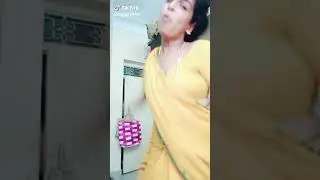 Aunty saree removed