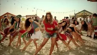 Sıla & Özcan Deniz  Coca Cola Yeni Reklam Filmi   Aç Bir Coca Cola‬