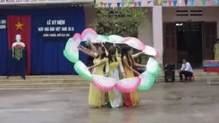 Múa quạt - Mẫu giáo Hoa Mai