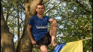 Канатоходец с флагом