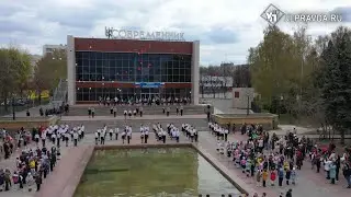 400 ульяновских гимназистов исполнили «Вальс Победы»