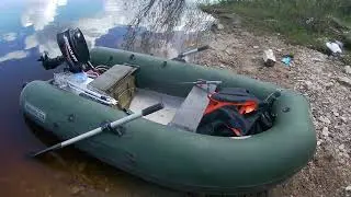 Рыбалка на удочку с лодки.