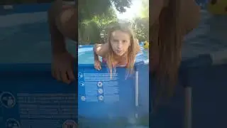 Dans la piscine