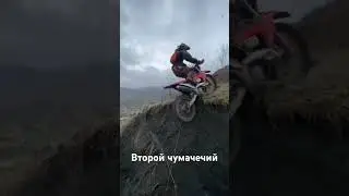 Прыжки через ручей (около 4 метров полета) в сочинском карьере. #enduro #мотосочи #эндуро