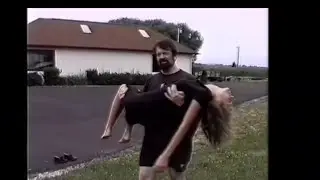 The woman fainted on the edge of a lake and was then saved by an old man (long arm carry)