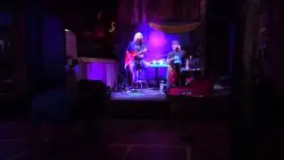 TOMPLAY covers MOVES LIKE JAGGER w breakdancer