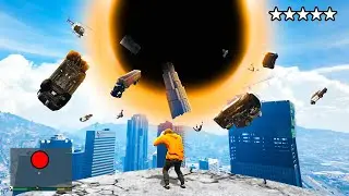 Surviving A BLACK HOLE in GTA 5! (GTA 5 Mods)
