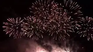 Красивый музыкальный салют под диско.