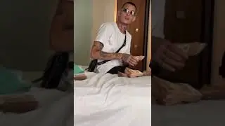 KIZARU считает деньги