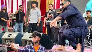 Bai Gulab Sidhu sang a surprise song for the married couple |