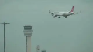 5 Minutes of Hotel Plane Spotting at Dublin Airport Includes (B767,B737,B777,A320)