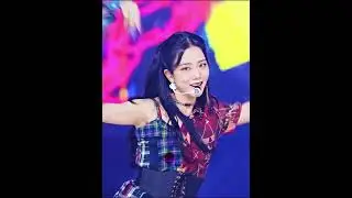 She hit me like #tadow #edit #blackpink #jisoo #trend #fypシ #fyp #kpop #kpopedit #jisookim #stage