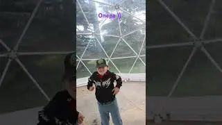 оперный певец на высоте))