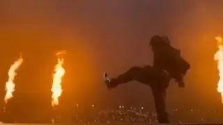 TRAVIS SCOTT OPENS HIS SET WITH 