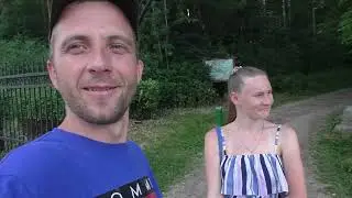 Прогулка в Битцевский парк.Увидели белок и домой на ужин.