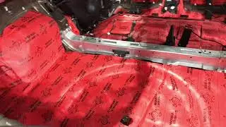 Nissan Qashqai для комплексной шумоизоляции выполняется разборка салона, чтобы нанести шви материалы