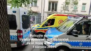 Radiowozy policyjne zablokowały pas karetek na Hożej