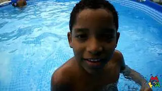UN PEQUEÑO VIDEO EN LA PICINA