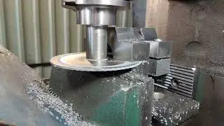 MrAnatol Rascu Как работает фрезерный станок в паре с дисковой фрезой#metal #machine #technology