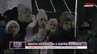 Spiritul sărbătorilor a cuprins Rădăuțiul: Bradul comunității, împodobit cu voie bună și colinde