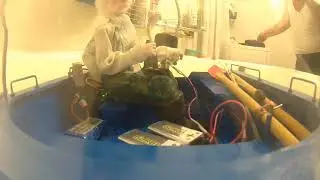 Модель лодки с действующим рыбаком