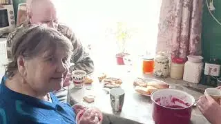 Воскресенье -праздник, а у нас работа.