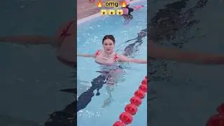 😱omg😱 sexy cameltoe girl in swimming pool 