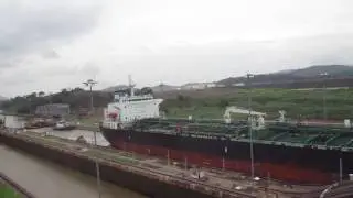 buque en canal de Panamá