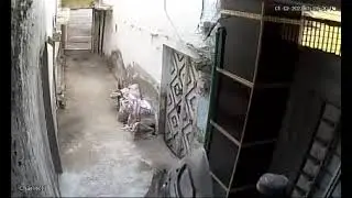 Bike thief caught in camera 😲😮😯