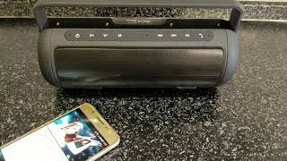 Портативная колонка QUMO X10 - стиль классика