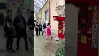 Реакция парней на удар девушки 😱 