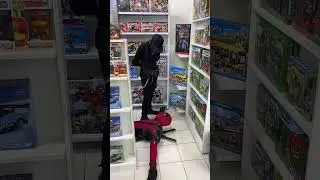 deadpool y un nuevo cliente  #figurasdecoleccion #viralvideo #humor #funkopop #funnyvideos  #marvel