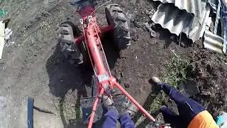 Возим навоз с помощью мотоблока беларус.