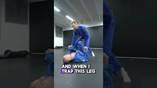 Reverse Grip Knee Cut From HQ