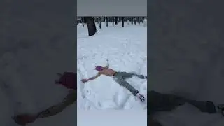 МИЛОХИН ГОЛЫЙ В СНЕГУ