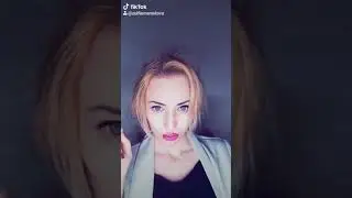 Когда позируешь на камеру;)