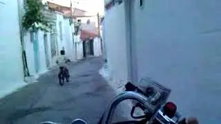 ESKİ MUĞLA DAR SOKAKLARINDA İLERLERKEN